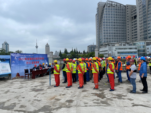 督促軌道工程各參建單位進一步完善針對性的應急預案,突出重點環節