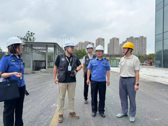 联学联建+联合联动——市安监站“安小蓝”与区执法大队共护蓝天净土.jpg