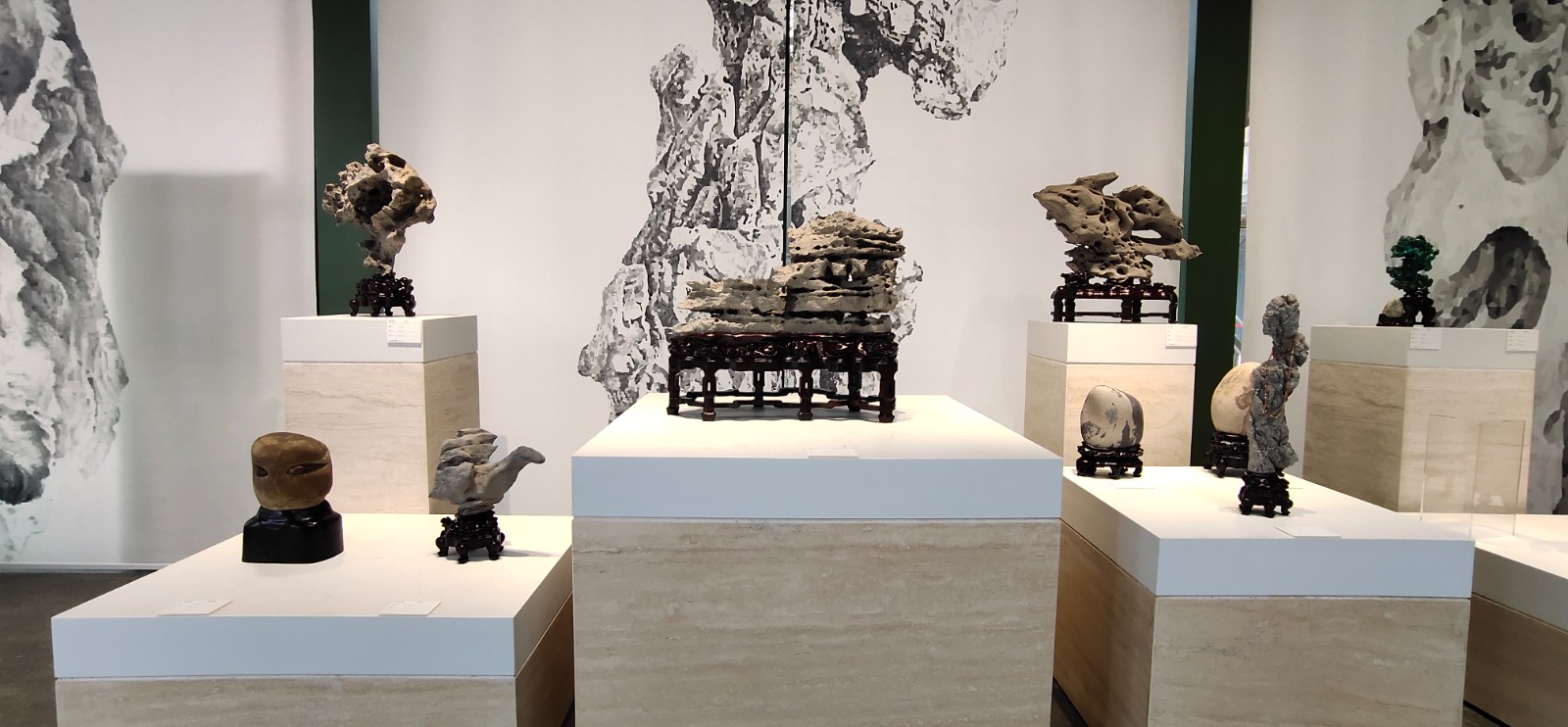赏石作品全景.jpg